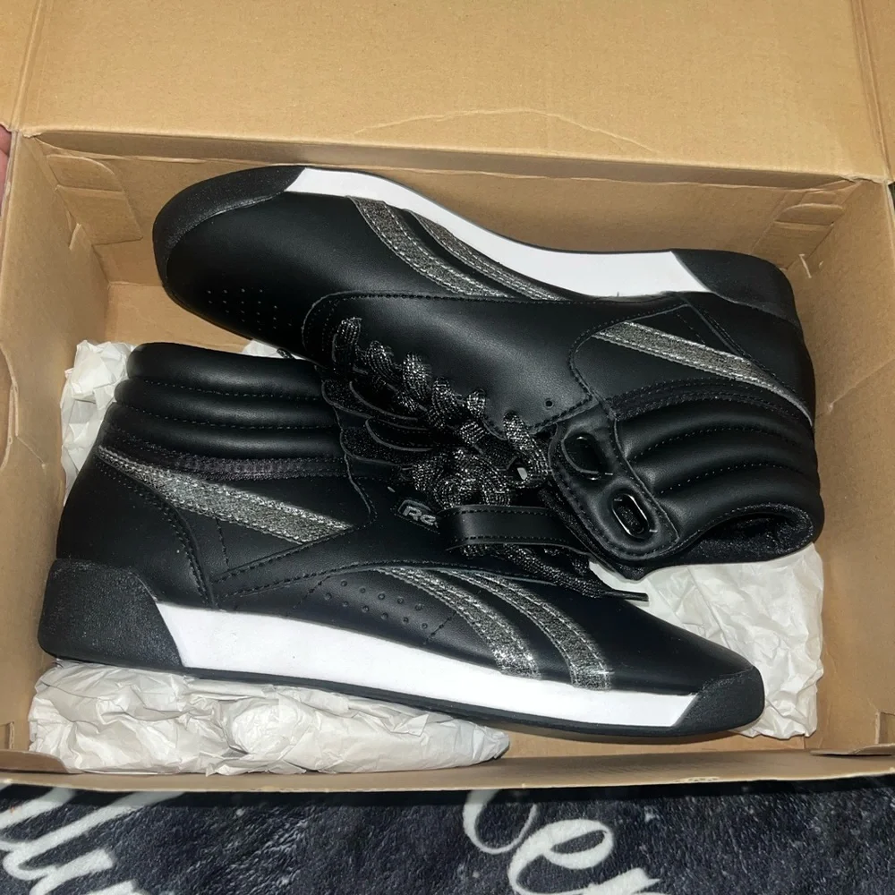 Black Reeboks - Picture 3 of 6